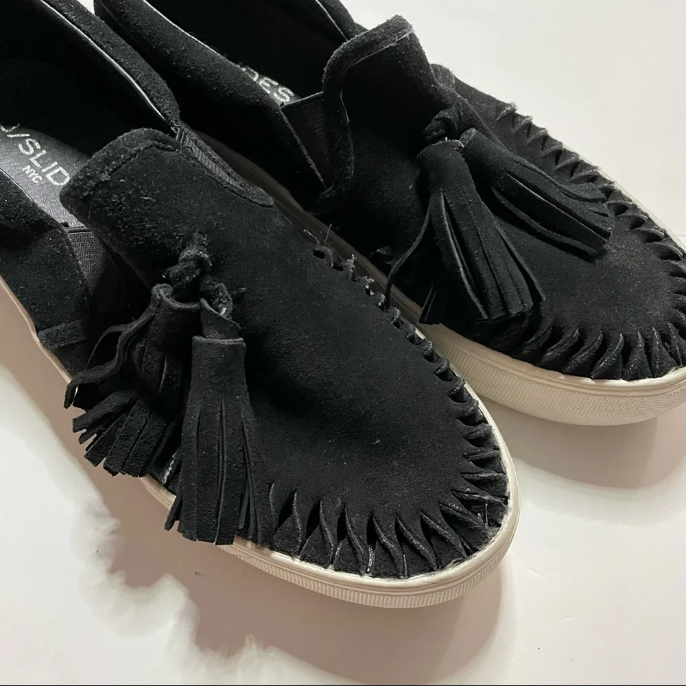 J/SLIDES Slip On Loafer Sneaker Shoes Microseude with Tassel Decoration Size 7